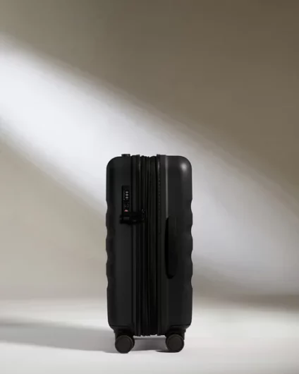 Expandable Cabin Suitcase in Black – Icon Stripe